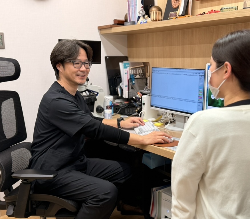 ほしやまクリニック 院長 星山 芳亮 診察の様子